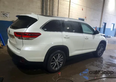 2019 Toyota Highlander Se z USA, uszkodzony, nr VIN 5TDJZRFH0KS621900
